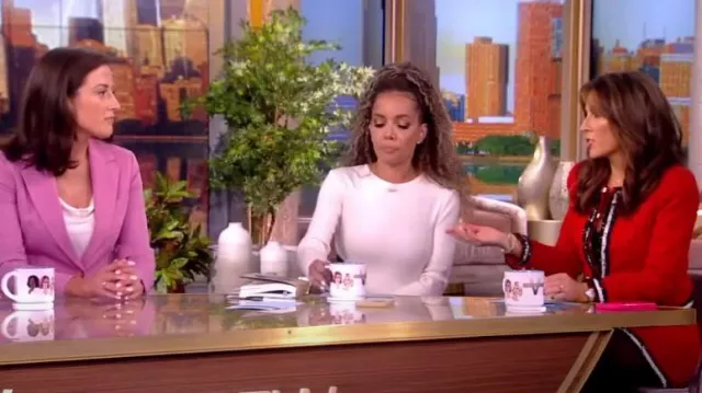 Alice + Olivia Landon Veste en boîte croppped portée par Alyssa Farah vue dans The View le 26 septembre 2023