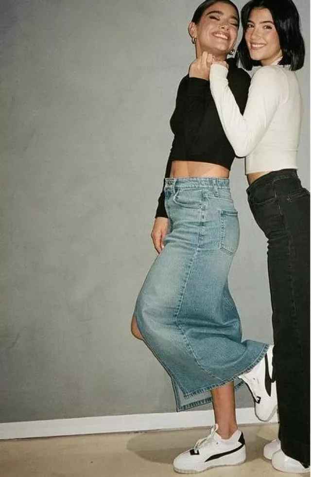 Social Tourist Scoop Sweater in Black worn by Dixie D’Amelio on her