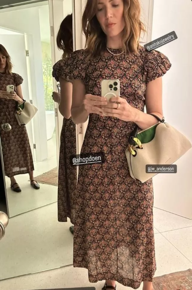 Jw Anderson Jwa Corner Bag In Canvas worn by  Mandy Moore on her Instagram Story on September 19, 2023