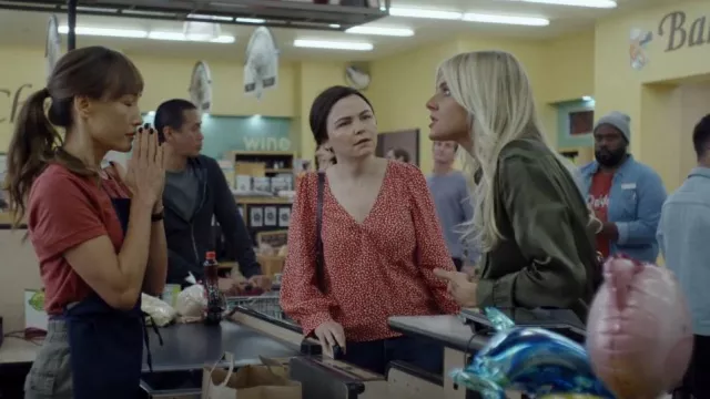 Madewell Kinston Park Picnic Side Button Wrap Top worn by Jodie (Ginnifer Goodwin) as seen in Pivoting (S01E02)