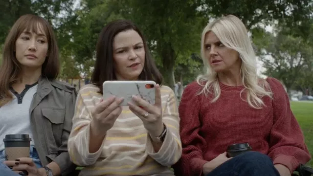 Voir Par Chloé Pull Jacquard rayé côtelé en laine portée par Amy (Eliza Coupe) vue dans Pivoting (S01E05)