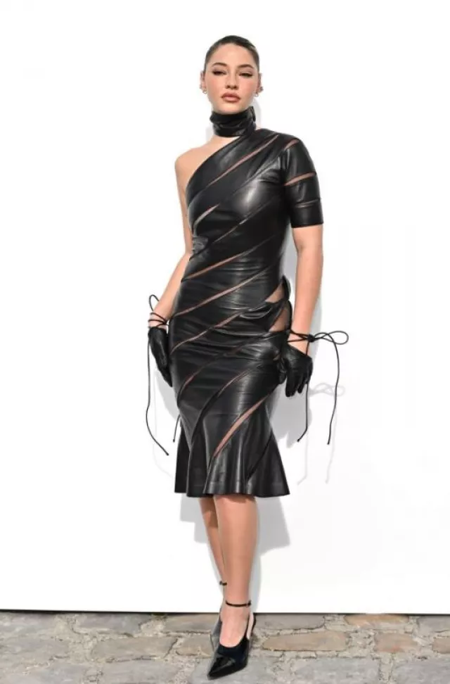 Givenchy Show Slingbacks en cuir verni porté par Madelyn Cline au Givenchy Show le 28 septembre 2023