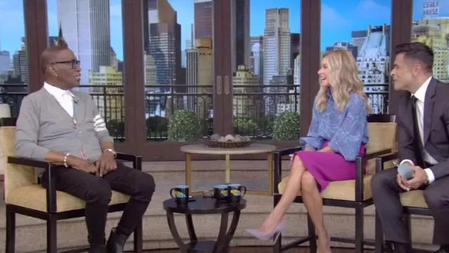 Thom Browne Gray 4-Bar Cardigan usado por Randy Jackson como se ve en LIVE con Kelly y Mark el 2 de octubre de 2023