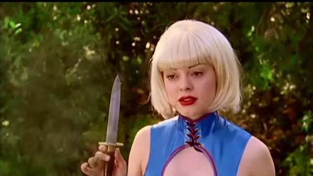 Perruque blonde de Paige Matthews (Rose McGowan) dans Charmed (S05E18)