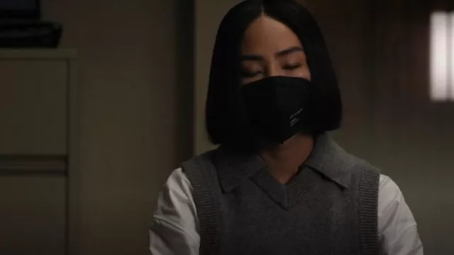 Chemise Alexander Wang Layered Look portée par Stella Bak (Greta Lee) vue dans The Morning Show (S03E05)