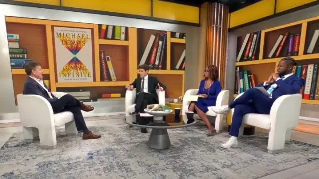 Vestido de Isolda de Altuzarra usado por Gayle King como se ve en CBS Mornings el 2 de octubre de 2023