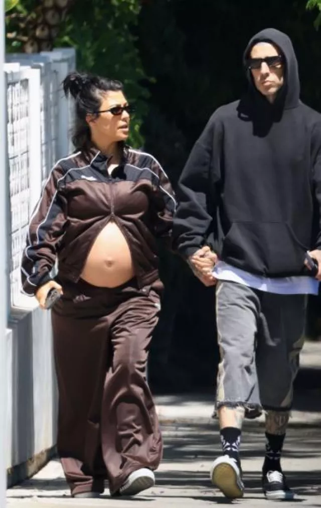Martine Rose Pantalon de survêtement surdimensionné porté par Kourtney Kardashian dans Cha Cha Macha West Hollywood le 3 août 2023