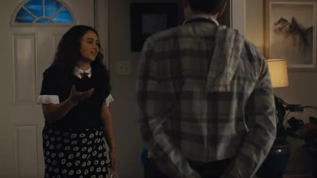 Mini jupe Asos en marguerite imprimée portée par Annabelle Peters (Mary-Charles Jones) vue dans Naomi (S01E07)