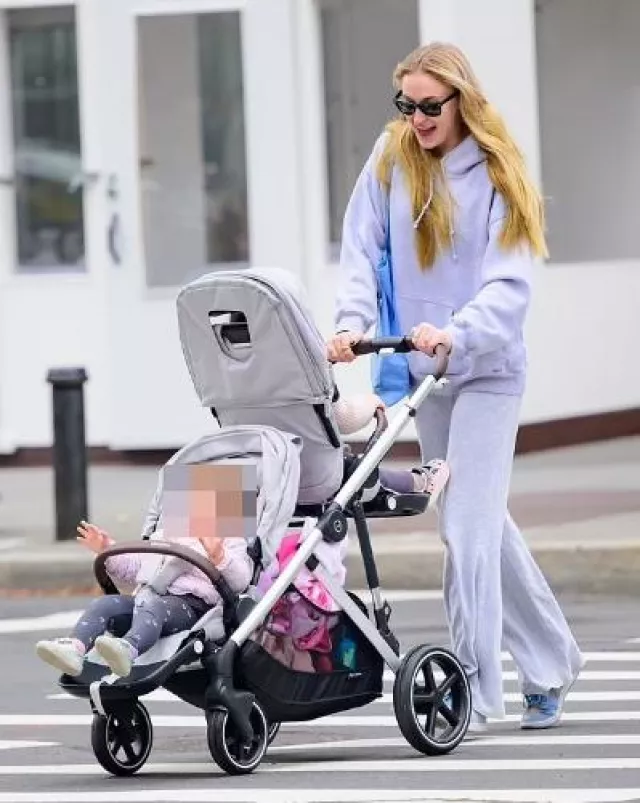 Ray-Ban Classic Wayfarer Sunglasses worn by Sophia Turner in New York City on October 10, 2023