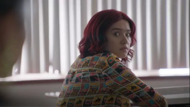 Alice + Olivia Willa Chemise en soie imprimée occidentale portée par Zoe Christensen (Emilija Baranac) vue dans Fakes (S01E07)
