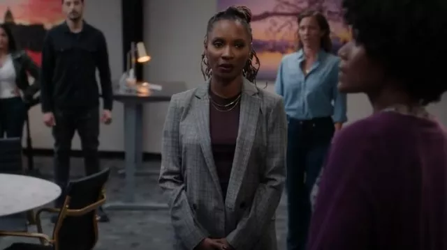 Theory Boy Jack­et worn by Gabi Mosely (Shanola Hampton) as seen in Found (S01E02)