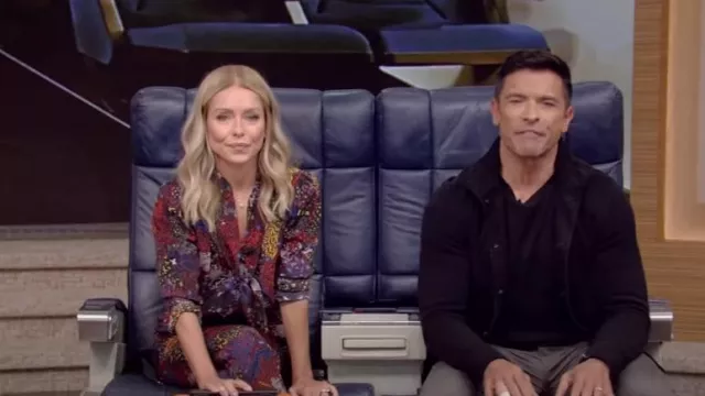 Zadig et Voltaire Captain Print Combinaison portée par Kelly Ripa comme vu en LIVE avec Kelly et Mark le 5 octobre 2023