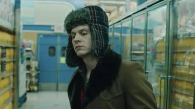 Le chapeau style trappeur porté par Warren (Evan Peters) dans le film American Animals