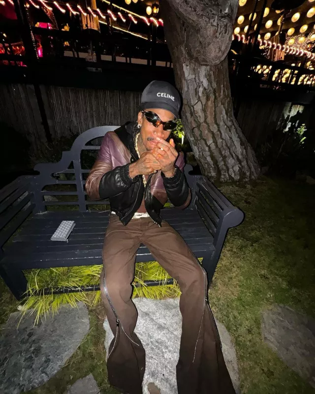 Blouson aviateur en cuir noir marron et violet Rick Owens porté par Wiz Khalifa sur le compte Instagram @wizkhalifa