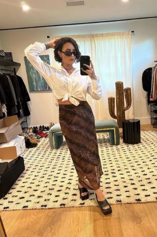 Urban Outfitters Uo Gwen Print­ed V Front Mi­di Skirt worn by Demi Lovato on her Instagram post on July 31, 2023