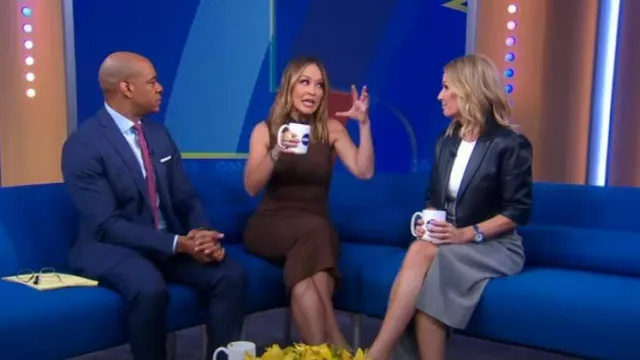 Falda midi asimétrica de franela y mezcla de lana Akris usada por Jennifer Ashton vista en Good Morning America el 19 de octubre de 2023