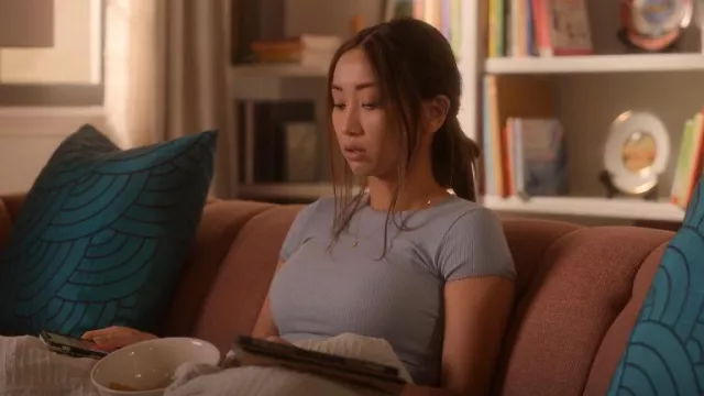 Topshop Pi­cot Trim Tee worn by Madison Maxwell (Brenda Song) as seen in Dollface (S02E02)