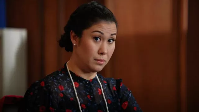 La chemise imprimée noire de The Kooples portée par Sherri Kansky (Ruthie Ann Miles) dans All Rise (S03E16)