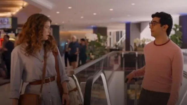 Madewell The Medium Transport Camera Bag worn by Phoebe (Molly Kunz) as seen in The Irrational (S01E05)