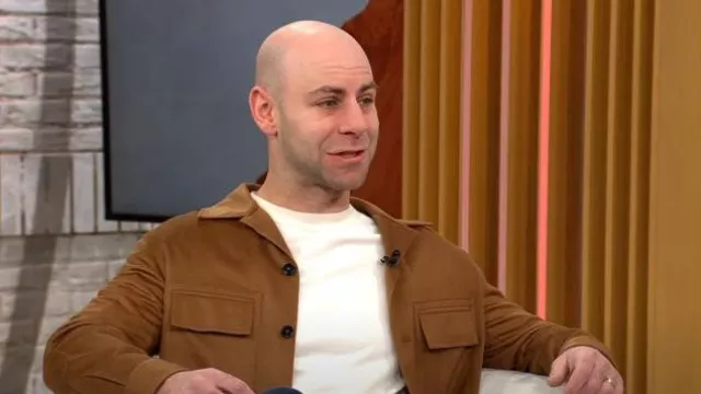 Sobrecamisa de cachemira Zegna Oasi en Vicuña usada por Adam Grant como se vio en CBS Mornings el 24 de octubre de 2023