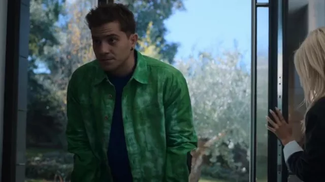 Collusion Fes­ti­val Shorts in Green Tie Dye worn by Iván Carvalho (André Lamoglia) as seen in Elite (S07E01)