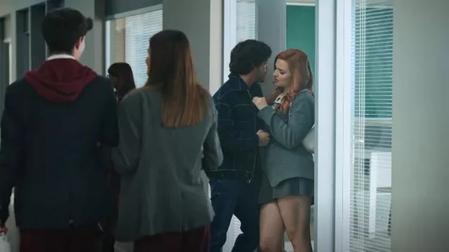H&M Plaid Jack­et in Tar­tan worn by Raúl (Alex Pastrana) as seen in Elite (S07E08)