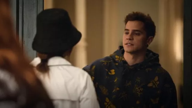 Nike Bug Print Cotton Blend Therma-Fit Hoodie worn by Iván Carvalho (André Lamoglia) as seen in Elite (S07E04)