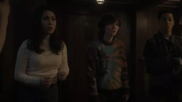 Club Monaco Pan­eled Stitch Mock Neck Sweater worn by Isabella Chen Lopez (Ana Yi Puig) as seen in Goosebumps (S01E07)