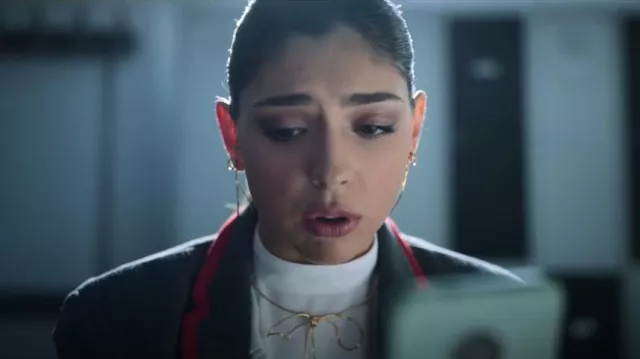 Beatriz Palacios Bow Earrings worn by Sara (Carmen Arrufat) as seen in Elite (S07E06)