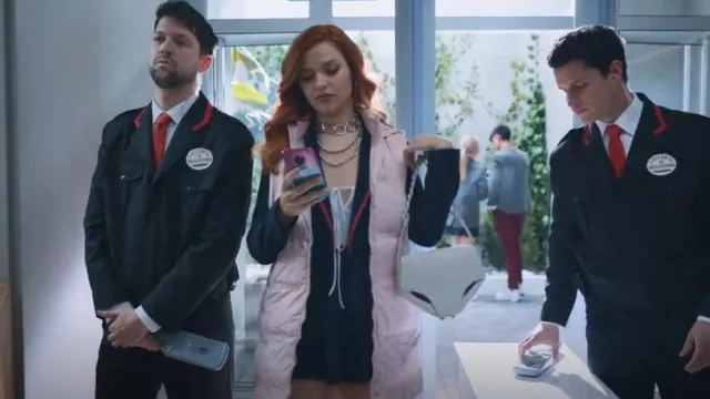 Desigual Maitrepierre Leather Shoul­der Bag worn by Chloe (Mirela Balic) as seen in Elite (S07E06)