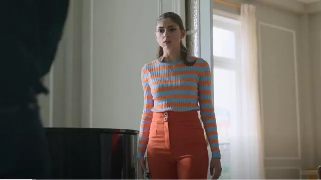 Pull en maille rayée Zara porté par Sara (Carmen Arrufat) comme on le voit dans Elite (S07E06)