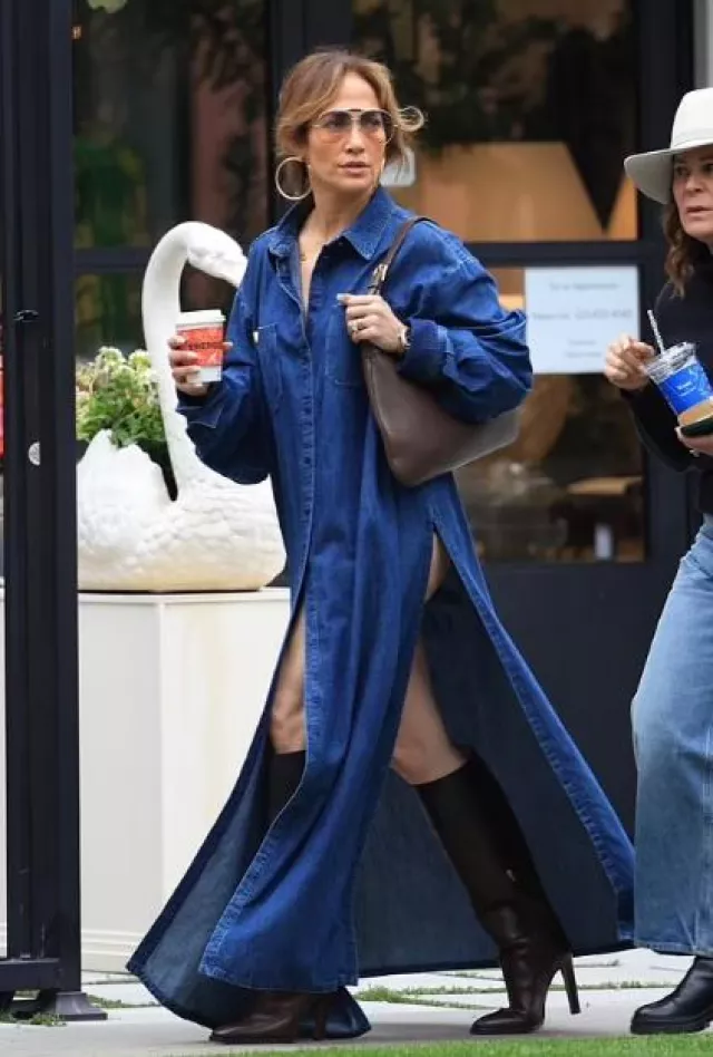 Chloe Ulys Aviator Shades worn by  Jennifer Lopez in West Hollywood on June 5, 2023