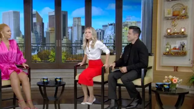 Numi The Simone Button-Up Blouse In White worn by Kelly Ripa as seen in LIVE with Kelly and Mark on October 30, 2023