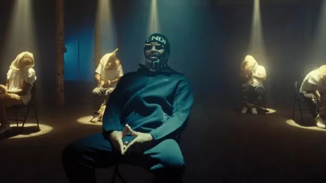 Nike Black Windrunner Zip Hoodie porté par Joyner Lucas en 24 heures pour vivre « Official Music Video » (Not Now, I’m Busy)