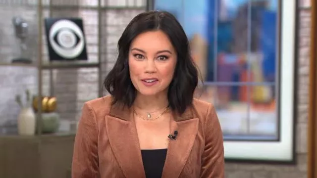 Blazer en velours côtelé à un bouton en velours uni en velours uni porté par Jo Ling Kent dans CBS Mornings le 2 novembre 2023