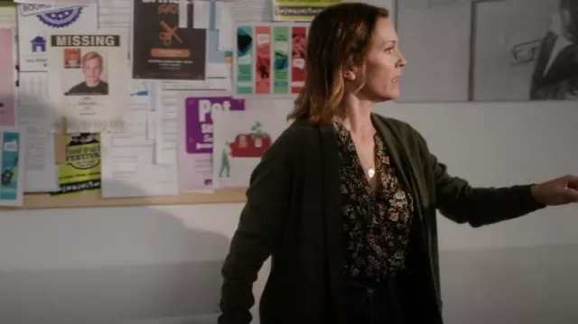 Treasure & Bond Allover Printed Blouse worn by Margaret Reed (Kelli Williams) as seen in Found (S01E05)