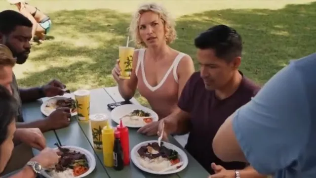 Gilet Reiss Pink Olivia Colourblock porté par Juliet Higgins (Perdita Weeks) comme on le voit dans Magnum P.I. (S05E15)