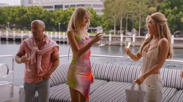 Frame Les Sec­ond Mi­ni Bag worn by Chrishell Stause as seen in Selling Sunset (S07E01)