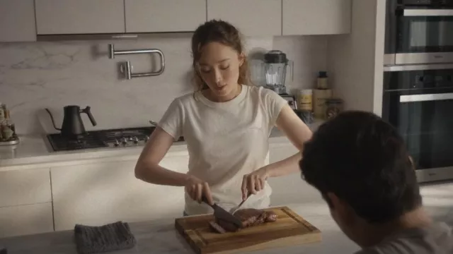 Madewell Softfade Cotton Perfect Vintage Tee worn by Sasha as seen in American Horror Stories (S03E04)