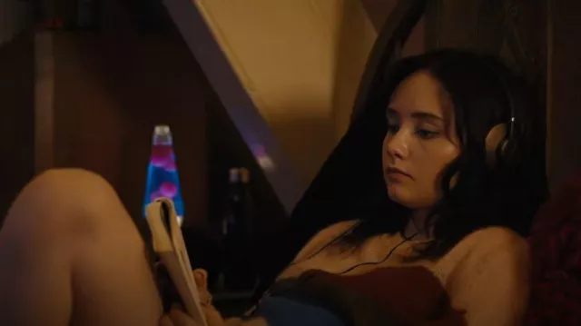 Labelloves Suéter de mohair estampado de ajuste regular usado por Flo Brooks (Ruby Stokes) como se ve en The Burning Girls (T01E03)
