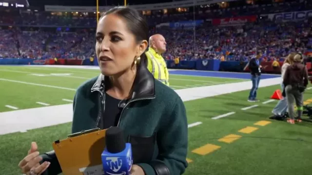 Club Monaco Leather Detail Wool Jacket In Green/Vert worn by Kaylee Hartung as seen in Today on November 6, 2023