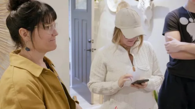 Absolute Style Quilted Quarter Zip Pullover worn by Leslie Davis as ...