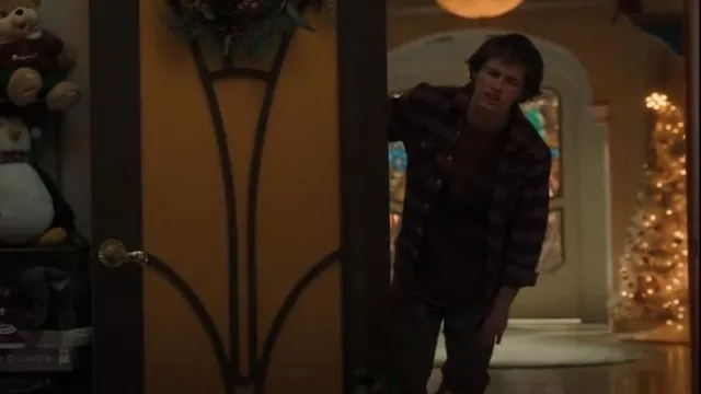 Brixton Bow­ery Stretch L/S Util­i­ty Flan­nel worn by Cal (Austin Kane) as seen in The Santa Clauses (S02E01)