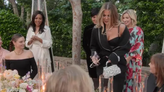 Dolce & Gabbana Veste châle passepoilée à taille ceinturée portée par Khloé Kardashian dans The Kardashians (S04E07)