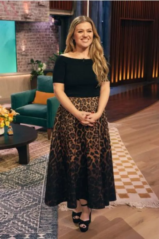 Valentino Leopard-Print Flared Silk Maxi Skirt worn by Kelly Clarkson at The Kelly Clarkson Show 5.15 on November 3, 2023