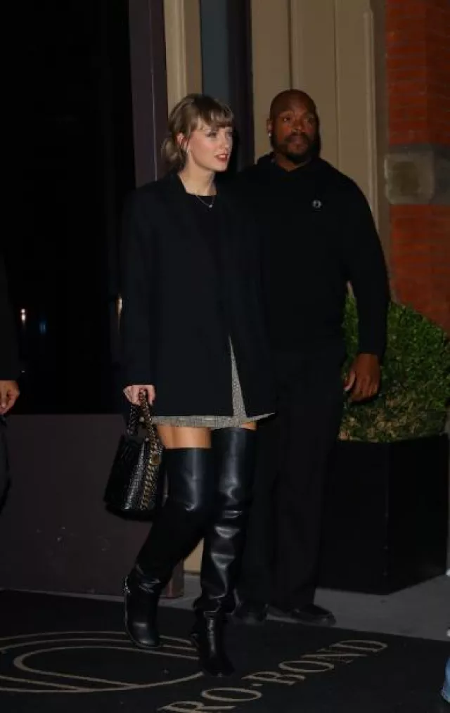 Le blazer Row Clotho porté par Taylor Swift à New York le 4 novembre 2023