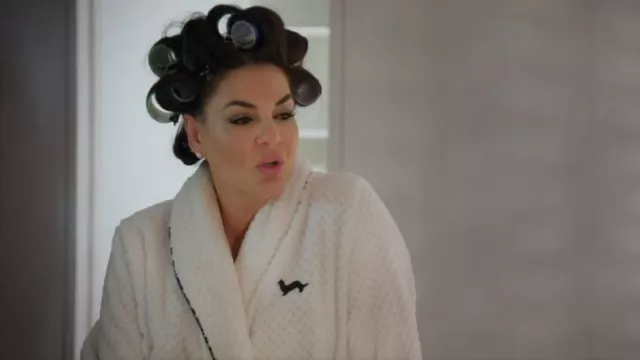 Peter Alexander White Waf­fle Robe worn by Nicole O’Neill as seen in The Real Housewives of Sydney (S02E04)