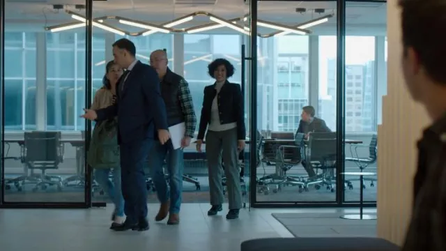 Veronica Beard Ful­ham Jack­et worn by Nora Antony (Andy Allo) as seen in Upload (S03E07)