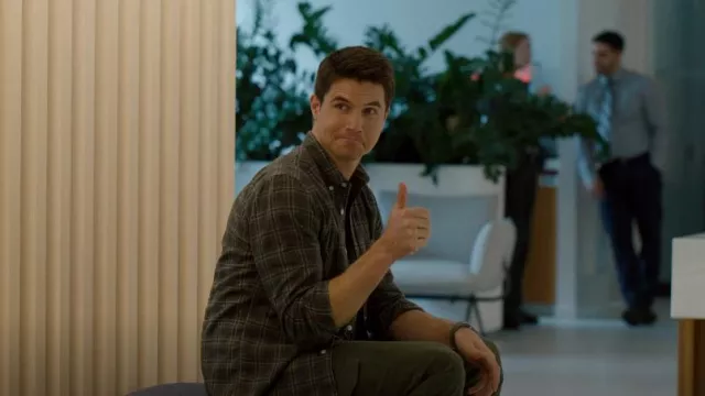 Chemise en flanelle portugaise portée par Nathan Brown (Robbie Amell) comme on le voit dans Upload (S03E07)
