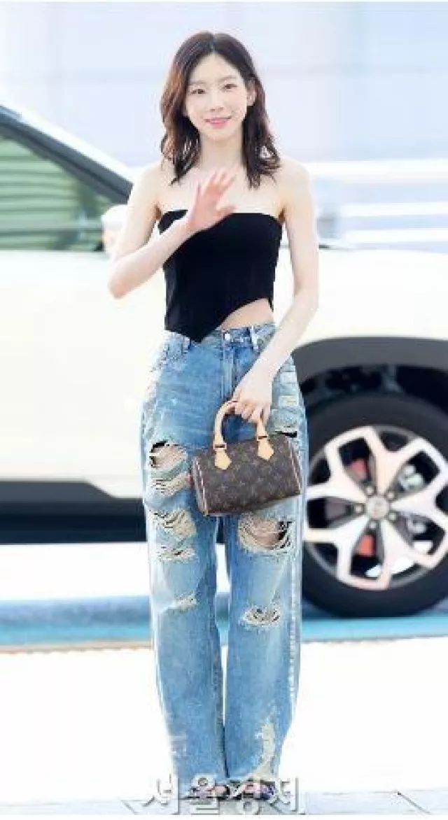 Eenk Wiola Unbalanced Knit Top worn by Taeyeon at Incheon Airport on June 9, 2023